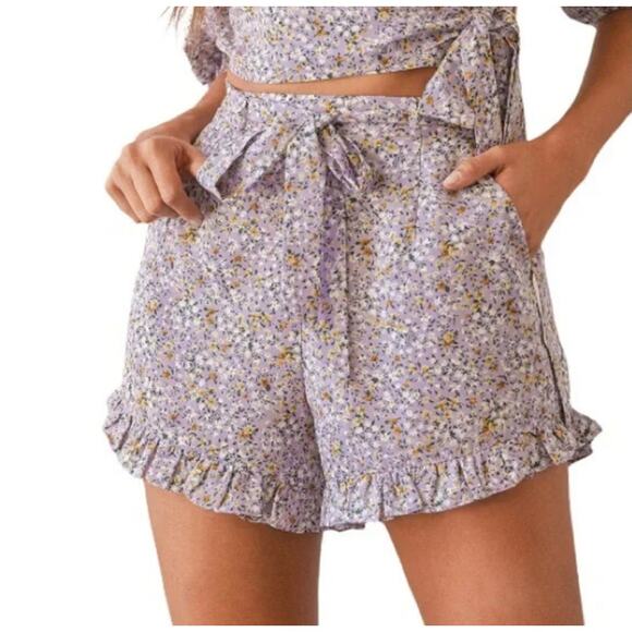 Lulu's shorts purple floral printed ruffled S - Picture 1 of 5